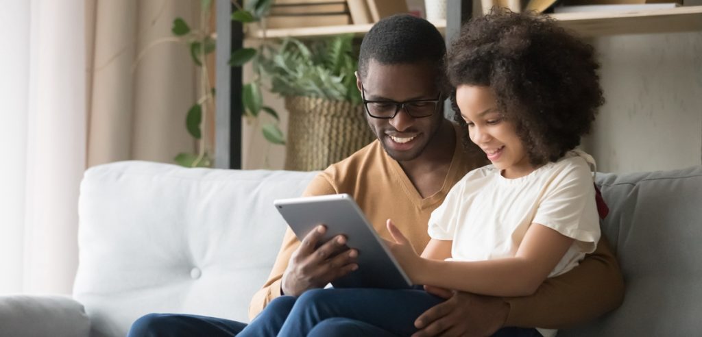 Não proteja os jovens da internet. Ajude-os a navegar -LIV Inteligência de Vida Não proteja os jovens da internet. Ajude-os a navegar -LIV Inteligência de Vida