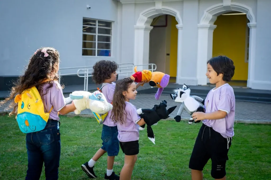 Crianças em uma atividade do programa socioemocional LIV