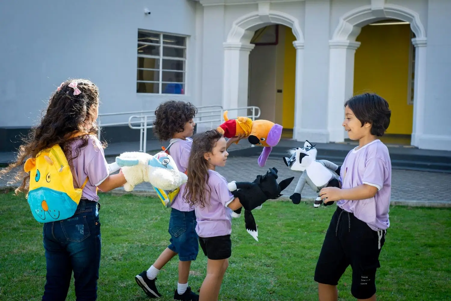 Crianças em uma atividade do programa socioemocional LIV